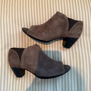 Munro Eve Peep Toe Suede Heels